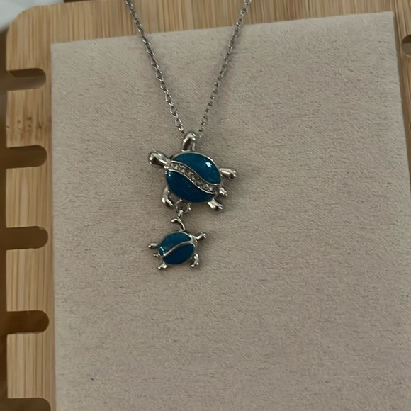 Mom Turtle & Baby Turtle Necklace, New - Picture 2 of 3